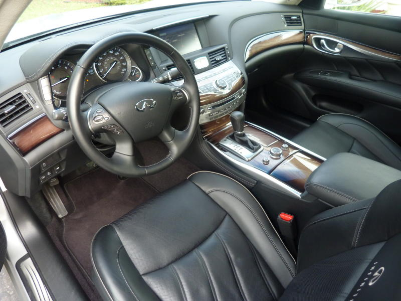 Illustration for article titled This might be the prettiest modern Japanese luxury car interior.*fixed